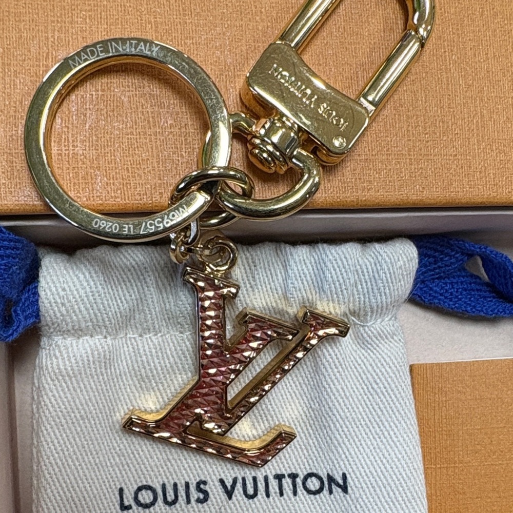 Louis Vuitton 🌼Full inclusion 🌼 Porte-Cles Nanogram Gold Keychain. - Picture 4 of 12